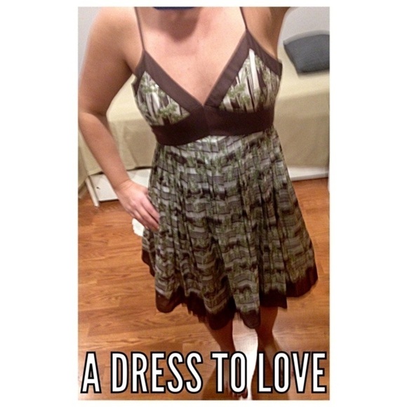 💕BCBGMaxAzria💕 V-neck Cocktail Dress - Picture 8 of 10